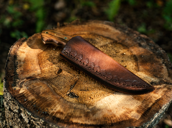 Walnut Fixed Blade- VG22